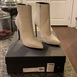 Tony Bianco White Stiletto Bootie - size 7